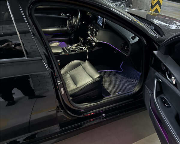 Черный Киа Stinger, объемом двигателя 2 л и пробегом 57 тыс. км за 17500 $, фото 20 на Automoto.ua