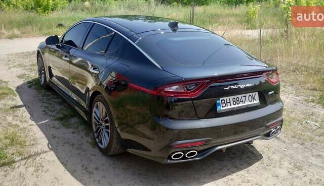 Черный Киа Stinger, объемом двигателя 2 л и пробегом 35 тыс. км за 22000 $, фото 2 на Automoto.ua