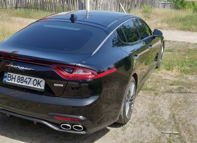 Черный Киа Stinger, объемом двигателя 2 л и пробегом 37 тыс. км за 20000 $, фото 3 на Automoto.ua