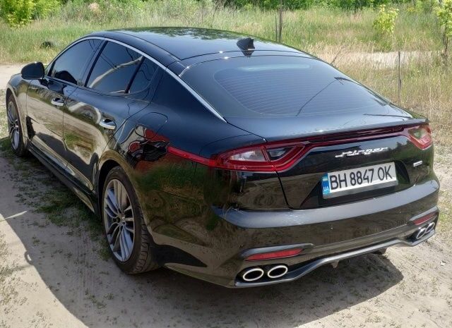 Черный Киа Stinger, объемом двигателя 2 л и пробегом 37 тыс. км за 20000 $, фото 2 на Automoto.ua