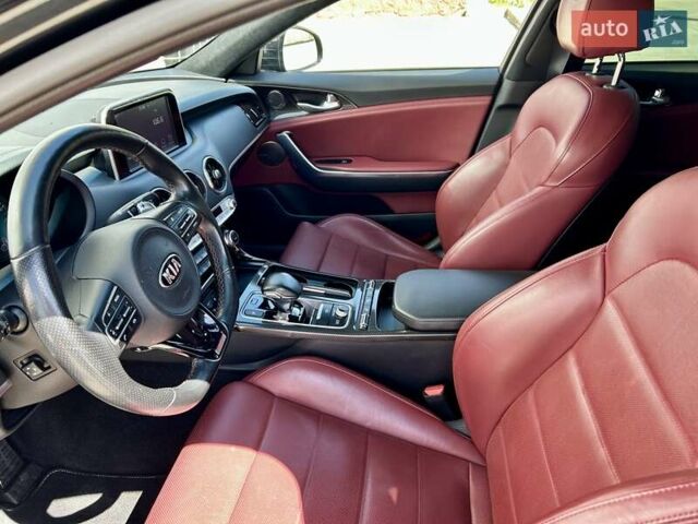 Чорний Кіа Stinger, об'ємом двигуна 3.34 л та пробігом 89 тис. км за 29999 $, фото 17 на Automoto.ua
