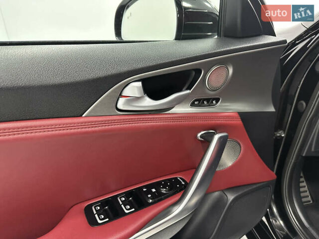 Черный Киа Stinger, объемом двигателя 3.34 л и пробегом 55 тыс. км за 25999 $, фото 27 на Automoto.ua