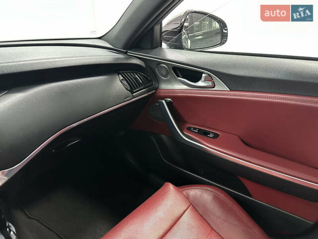 Черный Киа Stinger, объемом двигателя 3.34 л и пробегом 55 тыс. км за 25999 $, фото 25 на Automoto.ua