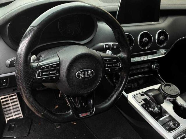 Красный Киа Stinger, объемом двигателя 3.3 л и пробегом 80 тыс. км за 10000 $, фото 4 на Automoto.ua