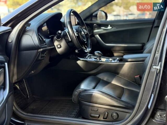 Серый Киа Stinger, объемом двигателя 2 л и пробегом 83 тыс. км за 22500 $, фото 10 на Automoto.ua