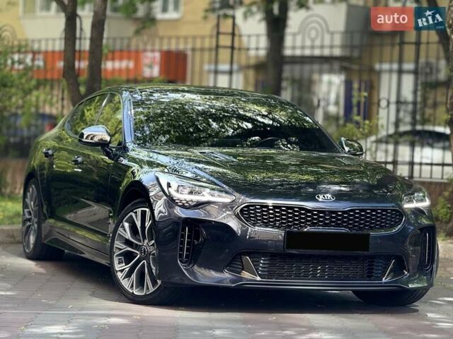 Серый Киа Stinger, объемом двигателя 2 л и пробегом 83 тыс. км за 22500 $, фото 2 на Automoto.ua