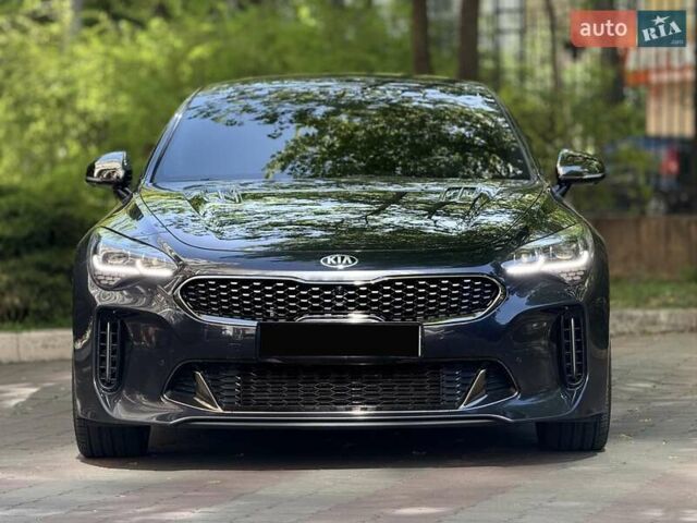 Серый Киа Stinger, объемом двигателя 2 л и пробегом 83 тыс. км за 22500 $, фото 1 на Automoto.ua