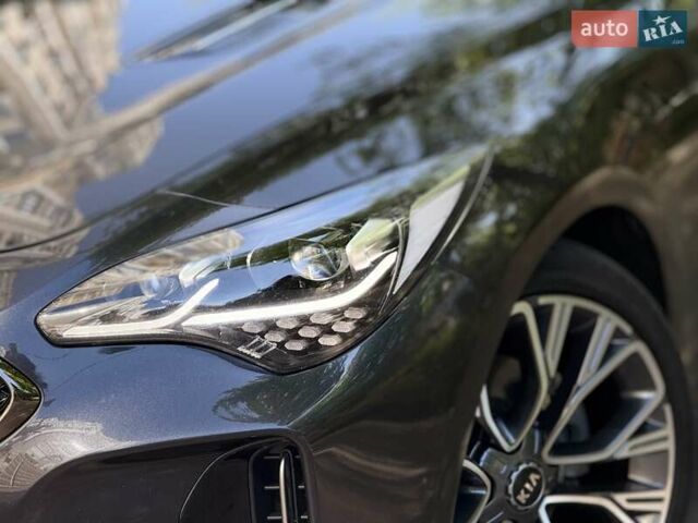 Серый Киа Stinger, объемом двигателя 2 л и пробегом 83 тыс. км за 22500 $, фото 6 на Automoto.ua