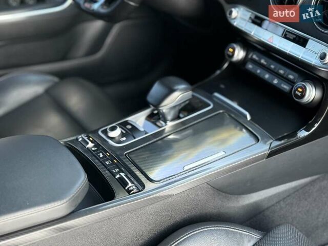 Серый Киа Stinger, объемом двигателя 2 л и пробегом 83 тыс. км за 22500 $, фото 11 на Automoto.ua