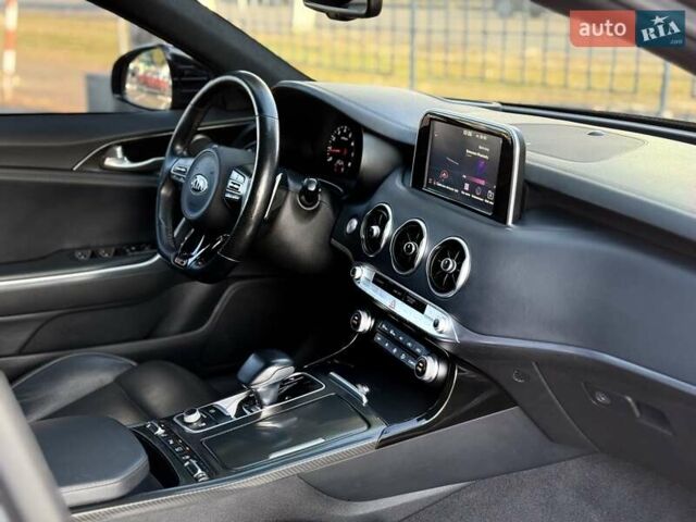 Серый Киа Stinger, объемом двигателя 2 л и пробегом 83 тыс. км за 22500 $, фото 12 на Automoto.ua