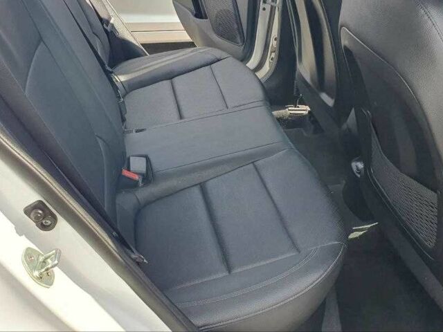 Білий Кіа Stonic, об'ємом двигуна 1.6 л та пробігом 189 тис. км за 16050 $, фото 3 на Automoto.ua