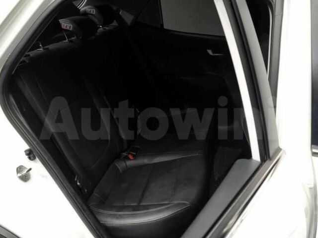 Белый Киа Stonic, объемом двигателя 1.6 л и пробегом 103 тыс. км за 9800 $, фото 14 на Automoto.ua