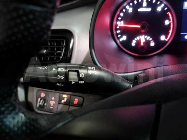 Белый Киа Stonic, объемом двигателя 1.6 л и пробегом 103 тыс. км за 9800 $, фото 10 на Automoto.ua
