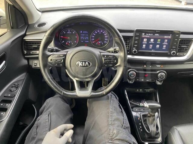 Білий Кіа Stonic, об'ємом двигуна 0 л та пробігом 132 тис. км за 14000 $, фото 8 на Automoto.ua