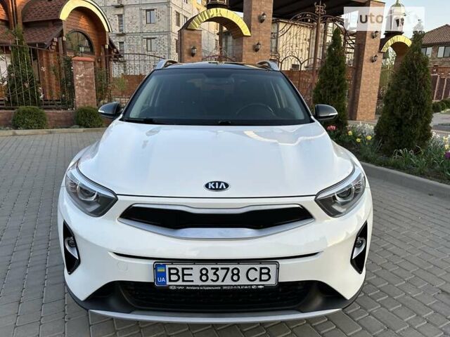 Білий Кіа Stonic, об'ємом двигуна 1.37 л та пробігом 78 тис. км за 14800 $, фото 3 на Automoto.ua