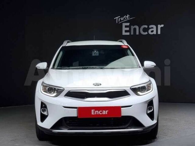 Белый Киа Stonic, объемом двигателя 1.6 л и пробегом 103 тыс. км за 9800 $, фото 1 на Automoto.ua