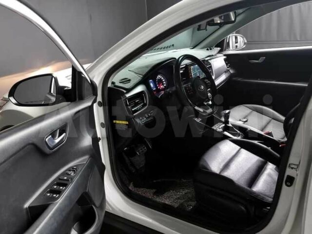 Белый Киа Stonic, объемом двигателя 1.6 л и пробегом 103 тыс. км за 9800 $, фото 12 на Automoto.ua