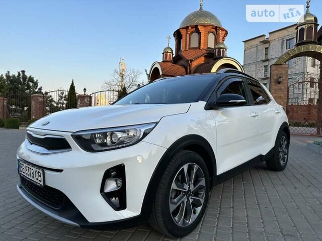 Білий Кіа Stonic, об'ємом двигуна 1.37 л та пробігом 78 тис. км за 14800 $, фото 5 на Automoto.ua