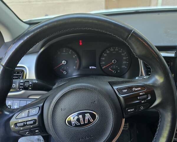 Білий Кіа Stonic, об'ємом двигуна 1.4 л та пробігом 32 тис. км за 14500 $, фото 5 на Automoto.ua
