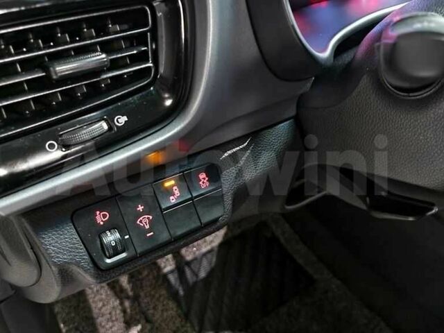 Белый Киа Stonic, объемом двигателя 1.6 л и пробегом 103 тыс. км за 9800 $, фото 11 на Automoto.ua