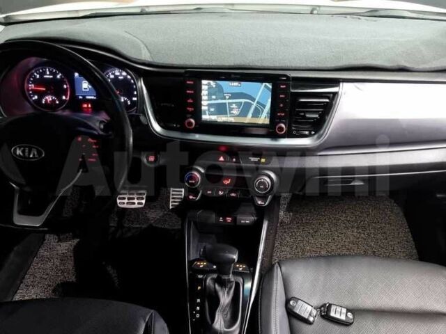 Белый Киа Stonic, объемом двигателя 1.6 л и пробегом 103 тыс. км за 9800 $, фото 4 на Automoto.ua