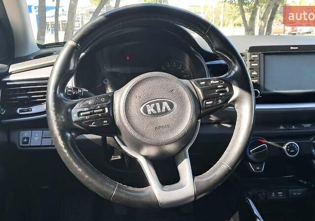 Білий Кіа Stonic, об'ємом двигуна 1.37 л та пробігом 137 тис. км за 13000 $, фото 10 на Automoto.ua