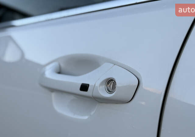 Білий Кіа Stonic, об'ємом двигуна 1.4 л та пробігом 68 тис. км за 15999 $, фото 9 на Automoto.ua