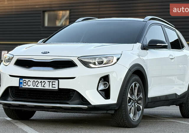 Білий Кіа Stonic, об'ємом двигуна 1.4 л та пробігом 68 тис. км за 15999 $, фото 10 на Automoto.ua