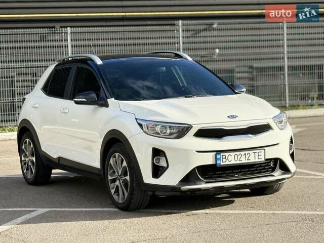 Білий Кіа Stonic, об'ємом двигуна 1.37 л та пробігом 68 тис. км за 17600 $, фото 59 на Automoto.ua