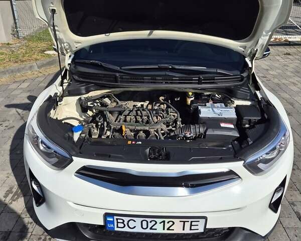 Білий Кіа Stonic, об'ємом двигуна 1.37 л та пробігом 68 тис. км за 16000 $, фото 10 на Automoto.ua