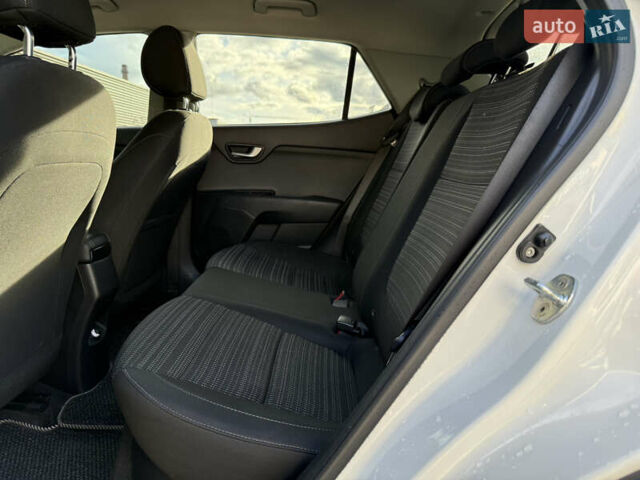 Білий Кіа Stonic, об'ємом двигуна 1.4 л та пробігом 68 тис. км за 15999 $, фото 38 на Automoto.ua