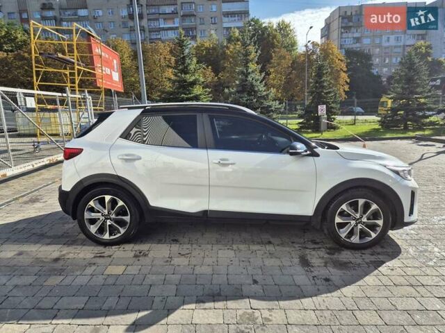 Білий Кіа Stonic, об'ємом двигуна 1.37 л та пробігом 68 тис. км за 16000 $, фото 2 на Automoto.ua