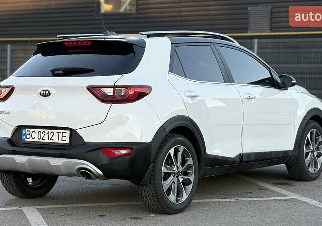 Білий Кіа Stonic, об'ємом двигуна 1.4 л та пробігом 68 тис. км за 15999 $, фото 4 на Automoto.ua
