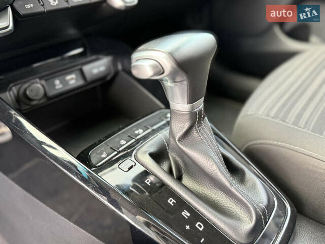 Білий Кіа Stonic, об'ємом двигуна 1.4 л та пробігом 68 тис. км за 15999 $, фото 24 на Automoto.ua