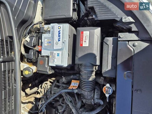 Білий Кіа Stonic, об'ємом двигуна 1.37 л та пробігом 68 тис. км за 16000 $, фото 7 на Automoto.ua