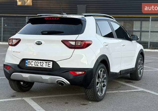 Білий Кіа Stonic, об'ємом двигуна 1.4 л та пробігом 68 тис. км за 15999 $, фото 5 на Automoto.ua