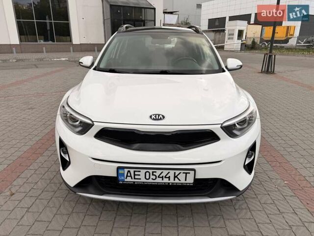 Білий Кіа Stonic, об'ємом двигуна 1.37 л та пробігом 87 тис. км за 16400 $, фото 1 на Automoto.ua