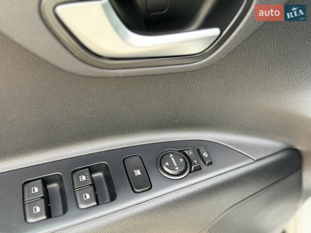 Білий Кіа Stonic, об'ємом двигуна 1.4 л та пробігом 68 тис. км за 15999 $, фото 28 на Automoto.ua