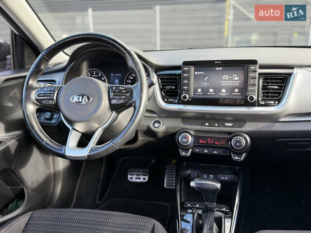 Білий Кіа Stonic, об'ємом двигуна 1.4 л та пробігом 68 тис. км за 15999 $, фото 33 на Automoto.ua