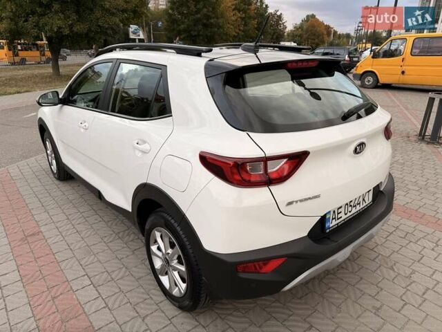 Білий Кіа Stonic, об'ємом двигуна 1.37 л та пробігом 87 тис. км за 16400 $, фото 5 на Automoto.ua