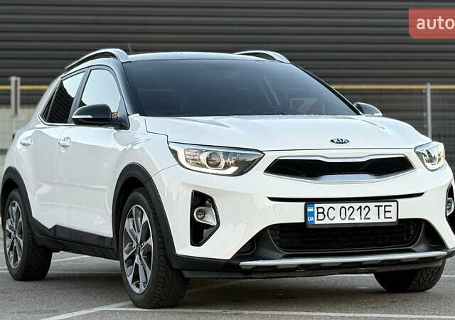 Білий Кіа Stonic, об'ємом двигуна 1.4 л та пробігом 68 тис. км за 15999 $, фото 12 на Automoto.ua