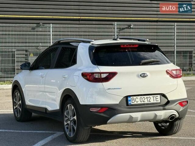 Білий Кіа Stonic, об'ємом двигуна 1.37 л та пробігом 68 тис. км за 17600 $, фото 21 на Automoto.ua