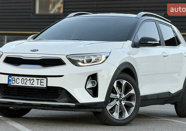 Білий Кіа Stonic, об'ємом двигуна 1.4 л та пробігом 68 тис. км за 15999 $, фото 14 на Automoto.ua