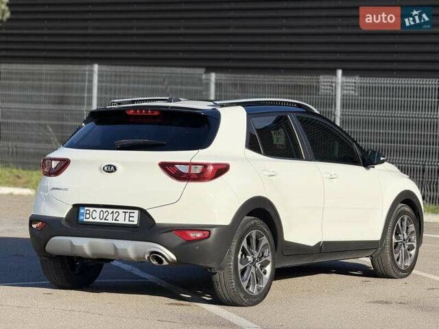Білий Кіа Stonic, об'ємом двигуна 1.37 л та пробігом 68 тис. км за 17600 $, фото 26 на Automoto.ua