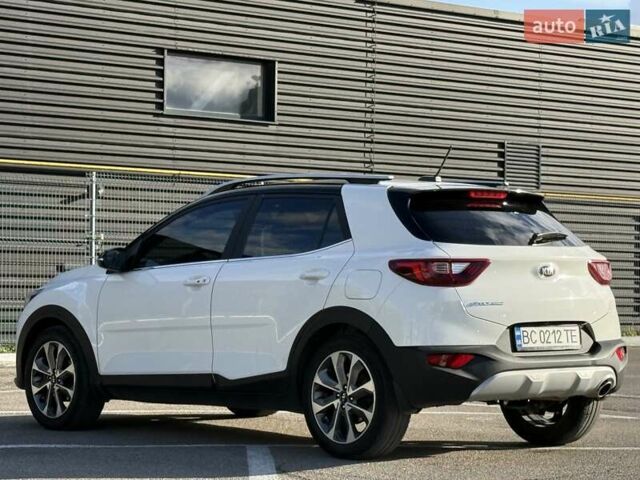 Білий Кіа Stonic, об'ємом двигуна 1.37 л та пробігом 68 тис. км за 17600 $, фото 25 на Automoto.ua