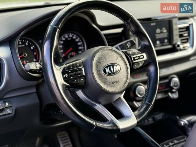 Білий Кіа Stonic, об'ємом двигуна 1.37 л та пробігом 68 тис. км за 17600 $, фото 16 на Automoto.ua