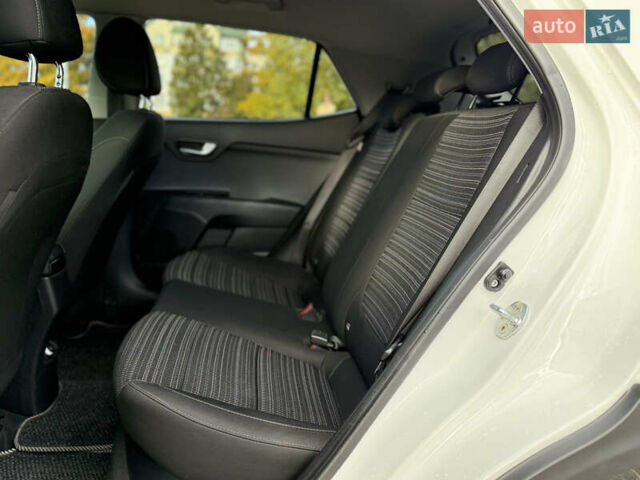 Білий Кіа Stonic, об'ємом двигуна 1.4 л та пробігом 68 тис. км за 15999 $, фото 40 на Automoto.ua