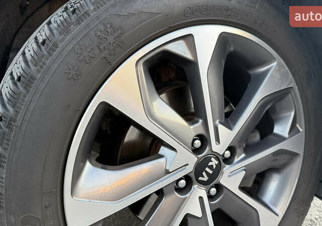 Білий Кіа Stonic, об'ємом двигуна 1.4 л та пробігом 68 тис. км за 15999 $, фото 16 на Automoto.ua