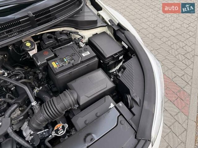 Білий Кіа Stonic, об'ємом двигуна 1.37 л та пробігом 87 тис. км за 16400 $, фото 39 на Automoto.ua