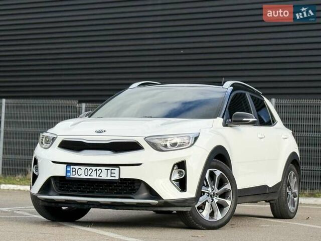 Білий Кіа Stonic, об'ємом двигуна 1.37 л та пробігом 68 тис. км за 17600 $, фото 1 на Automoto.ua